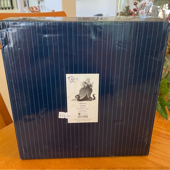 Disney Showcase Couture de Force Ursula Figurine - Picture 12 of 12